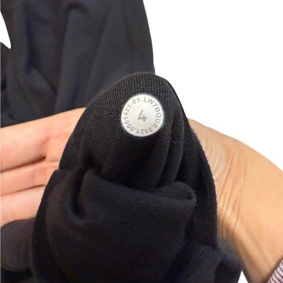 Lululemon Align High Rise Short with Pockets 8” – Black, Size 4 - Picture 4 of 7